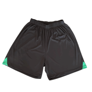 Short deportivo negro con detalles verdes